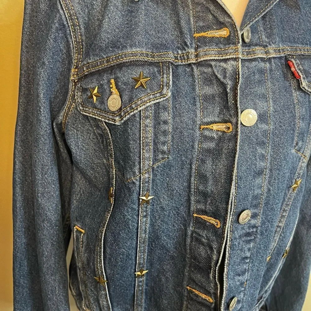 Levi's Jacket Women's Medium Type 3
Trucker Blue Denim Jean large with gold star - Picture 7 of 16